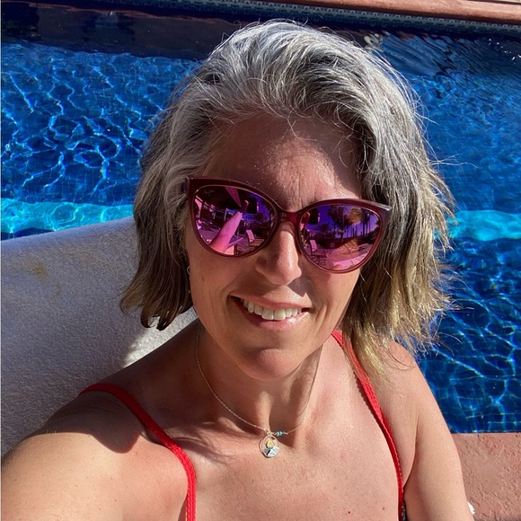 Meet your Posher, Jennifer - Picture 1 of 2